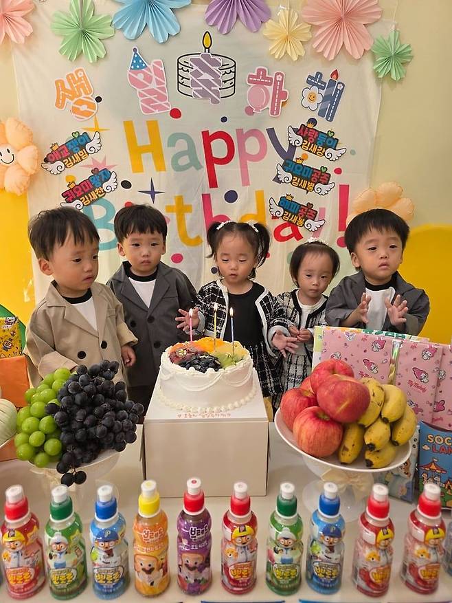 오둥이들의 두돌을 맞이해 어린이집에서 다같이 생일파티를 하는 모습. 사진 서울성모병원