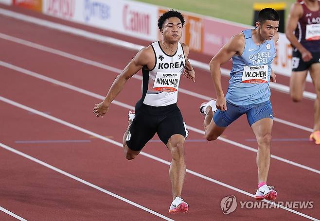 나마디 조엘진 아시안게임 100m 도전 (나고야=연합뉴스) 김성민 기자 = 24일 일본 나고야 미즈호 공원 육상경기장에서 열린 2026 아이치·나고야 아시안게임 육상 남자 100m 예선에서 한국 나마디 조엘진이 역주하고 있다. 2026.9.24 ksm7976@yna.co.kr