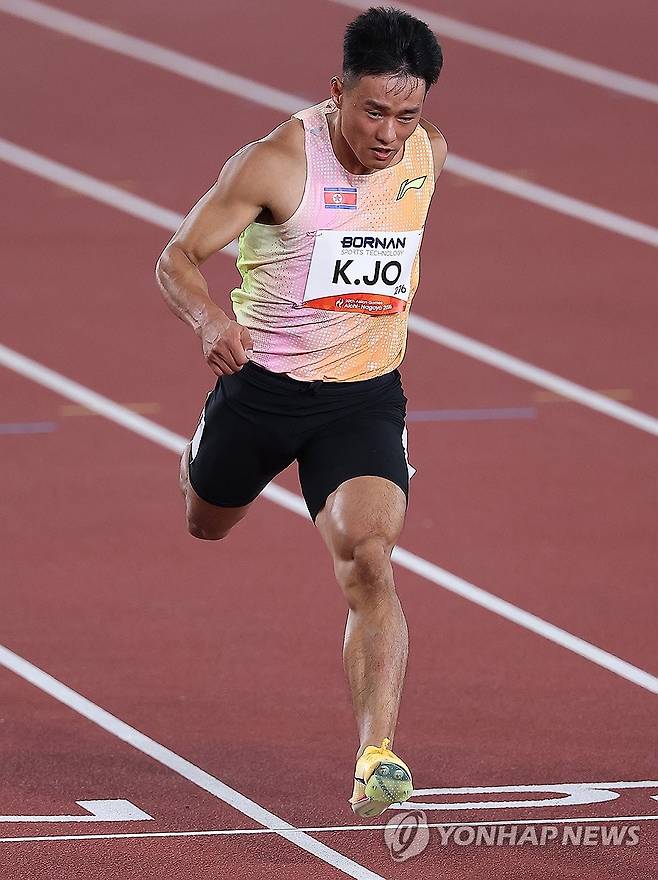 북한 조금령, 아시안게임 100m 도전 (나고야=연합뉴스) 김성민 기자 = 24일 일본 나고야 미즈호 공원 육상경기장에서 열린 2026 아이치·나고야 아시안게임 육상 남자 100m 예선에서 북한 조금령이 역주하고 있다. 2026.9.24 ksm7976@yna.co.kr