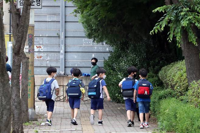 ?학부모단체들이 초등학교 저학년생의 정규수업 시간을 연장해 사교육 의존과 여성 경력단절을 완화해야 한다고 촉구했다. 사진은 기사 내용과 관련 없음 /사진=머니투데이