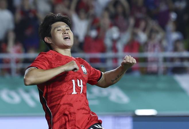 축구국가대표팀 공격수 이동경이 24일 수원월드컵경기장서 열린 에콰도르전서 팀의 세 번째 골을 넣은 뒤 기뻐하고 있다. 수원|뉴시스