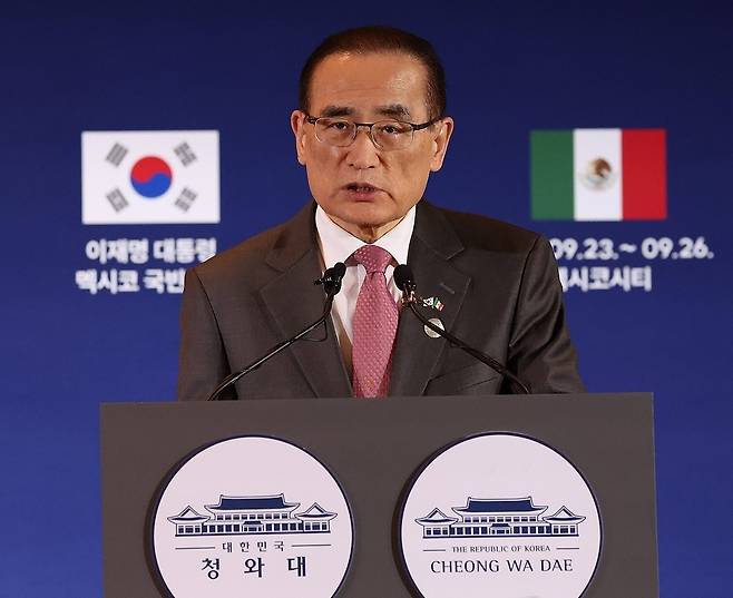 브리핑하는 안보실장 (서울=연합뉴스) 한상균 기자 = 위성락 국가안보실장이 24일(현지시간) 이재명 대통령이 국빈 방문 중인 멕시코 한 호텔에서 현안 관련 브리핑을 하고 있다. 2026.9.25 xyz@yna.co.kr