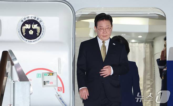 유엔총회·멕시코 국빈방문 일정을 마친 이재명 대통령이 27일 경기 성남 서울공항에 도착하고 있다. 2026.9.27 ⓒ 뉴스1 허경 기자