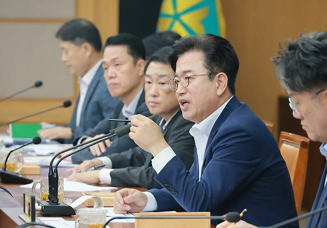 허태정 대전시장이 28일 대전시 주간업무회의를 주재하고 있다. 대전시
