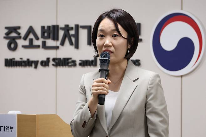 이소영 중소벤처기업부 장관이 28일 세종시 정부세종청사에서 열린 취임식에서 취임사를 하고 있다. 연합뉴스