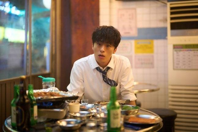 영화 ‘부활남: 더 레드’의 스틸컷. 사진 제공=롯데엔터테인먼트