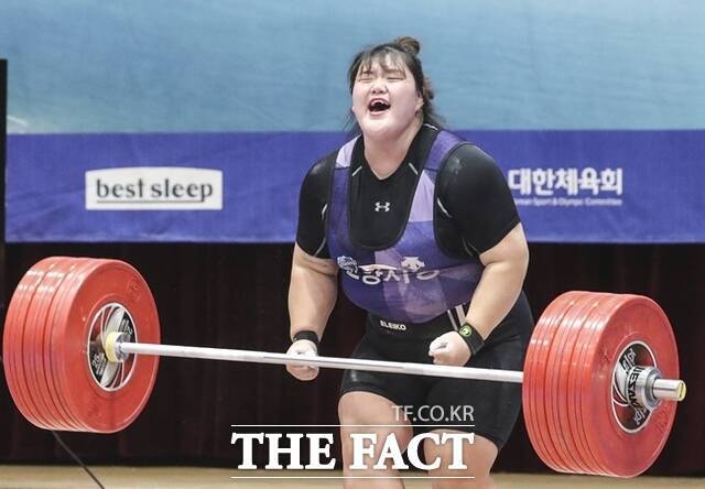 한국 역도 간판 박혜정(사진·고양시청)은 이날 여자 역도 86㎏ 이상급 경기에 나서 한국 여자 역도 최초의 아시안게임 2연패를 노린다. /뉴시스