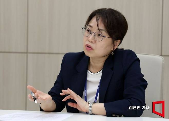 허민숙 국회 입법조사관이 국회에서 아시아경제와 인터뷰하고 있다.