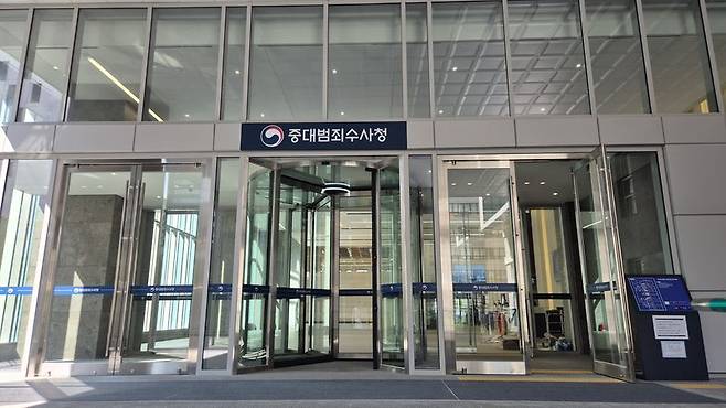 중대범죄수사청 본청과 서울청이 입주한 서울 중구 르네스퀘어 빌딩. 29일 2층 출입구에서는 바닥에 마감 공사 집기들이 놓여있다. 사진=최은솔 기자
