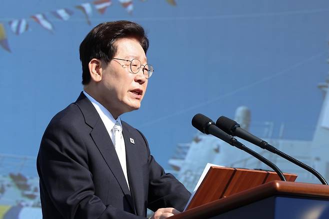 이재명 대통령이 30일 울산에서 열린 대호김종서함 진수식에서 축사를 하고 있다. 2026.9.30/뉴스1