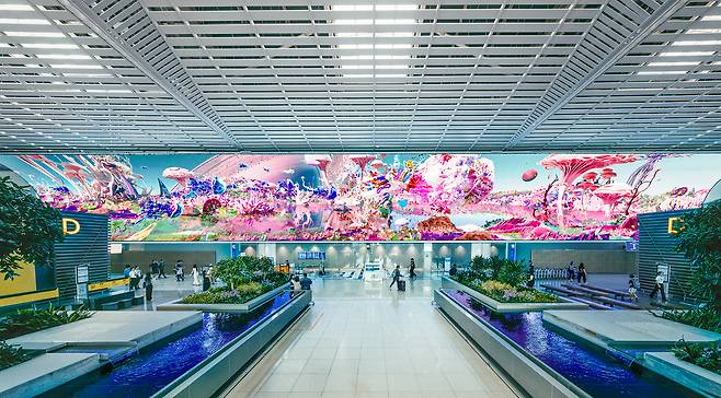 인천공항 제2터미널에 전시된 한윤정의 ‘도착한 그곳엔’ 작품 모습. 사진 제공=예술경영지원센터
