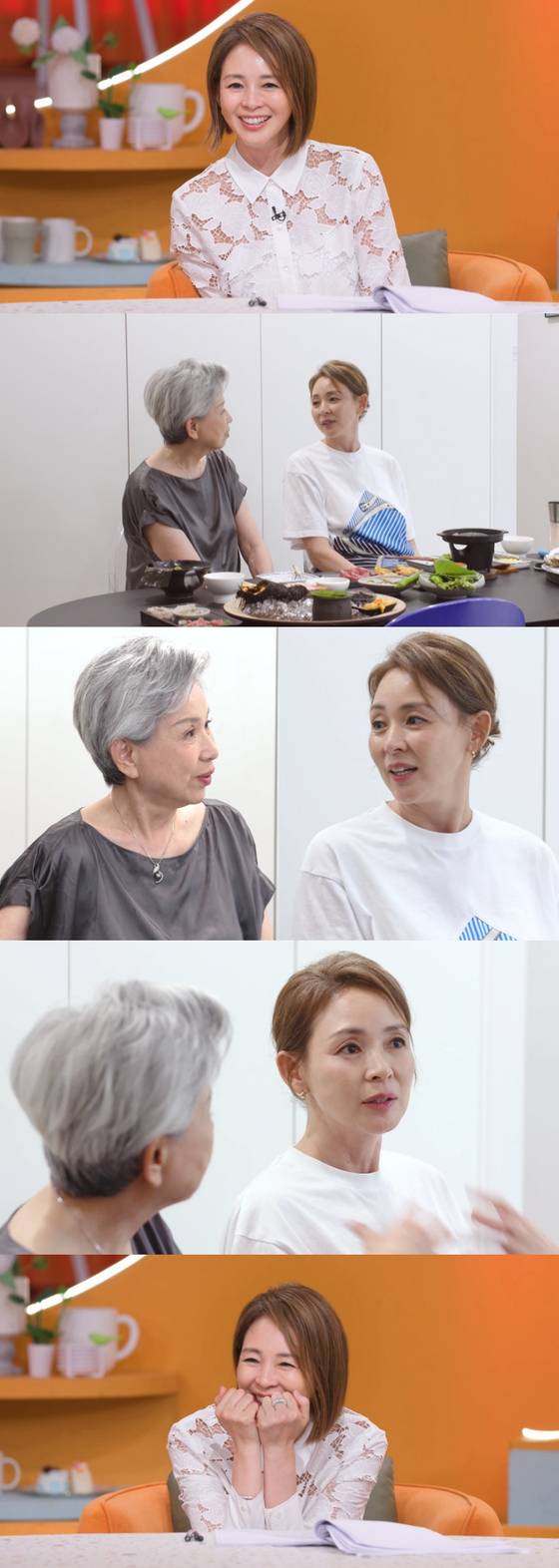 일본인 모델 야노시호와 그의 어머니. KBS 제공.