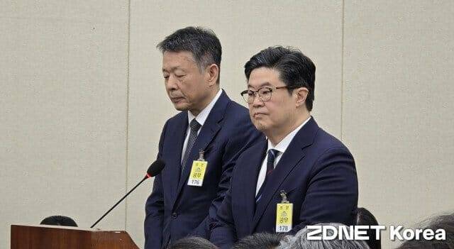 김광일 MBK파트너스 부회장과 김병주 MBK파트너스 회장(오른쪽)이 2025년 10월 14일 열린 국회 정무위원회 국정감사에 증인으로 출석했다. (사진=지디넷코리아)