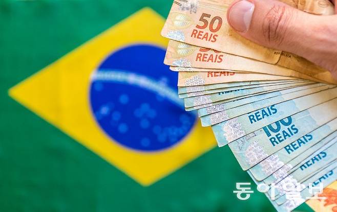 브라질 특유의 ‘할부 문화’와 핀테크 혁명이 만나면서 저소득층이 ‘쉬운 빚’의 함정에 빠졌다. 게티이미지