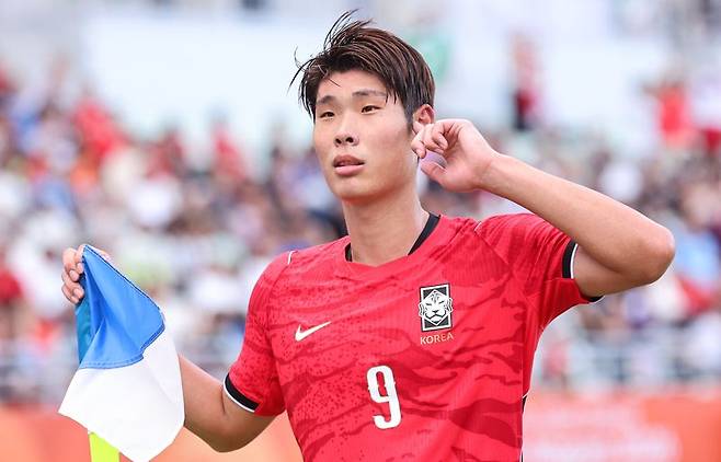 30일 오후 일본 오사카 나가이스타디움에서 열린 2026 아이치·나고야 아시안게임 남자축구 준결승 대한민국과 중국의 경기, 대한민국 이영준이 동점골을 넣고 세레머니를 하고 있다. 2026.9.30 ⓒ 뉴스1 김도우 기자 /사진=뉴스1