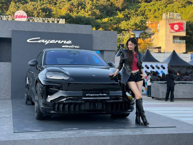 포르쉐 카이엔 일렉트릭과 문가영 배우 (사진=지디넷코리아)