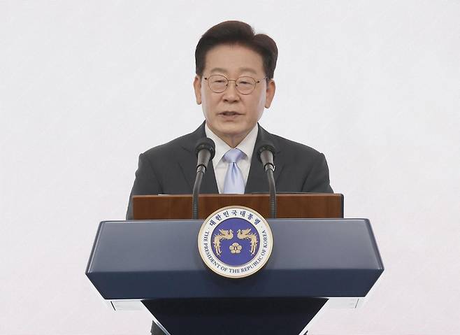 이재명 대통령이 2일 서울의 한 호텔에서 열린 제30회 노인의 날 기념식에서 축사를 하고 있다. 2026.10.2 청와대사진기자단
