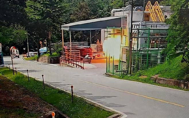 지난 6월 1일 오전 발생한 대전 유성구 한화에어로스페이스 대전사업장 56동 세척실 폭발 순간을 담은 폐쇄회로(CC)TV 영상 사진. 더불어민주당 박정현 의원실 제공