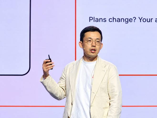 챈들러 팡(Chandler Pang) t54 랩스 창업자(전 리플(Ripple) 제품책임자)가 3일 용산 그랜드 하얏트 서울 그랜드볼룸에서 열린 'XRP 서울 2026'에서 주제발표를 하고 있다. (사진=서민지 기자)