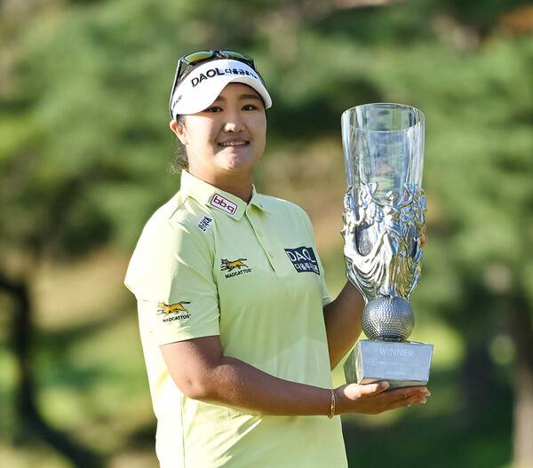 2026년 한국여자프로골프(KLPGA) 투어 메이저 대회 제26회 하이트진로 챔피언십 우승을 차지한 유해란 프로. 사진제공=KLPGA (사진을 무단으로 사용하지 마십시오.)