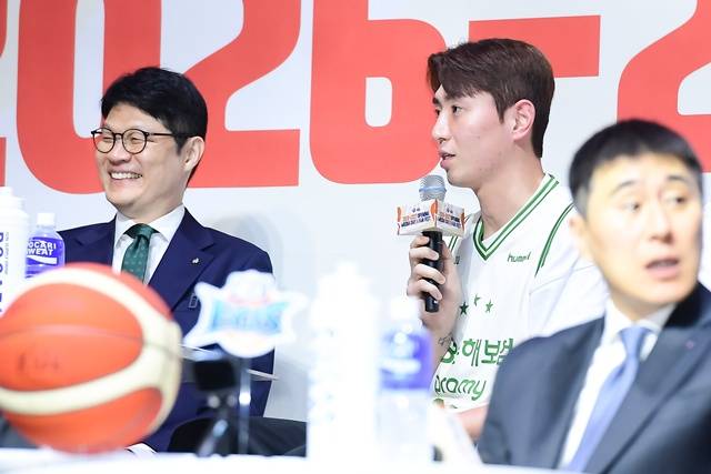 이규섭 DB 감독(왼쪽)과 강상재. /사진=KBL 제공
