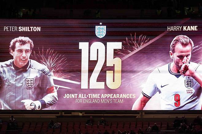 2026년 10월 7일 영국 런던에서 열린 UEFA 네이션스리그 잉글랜드-체코전에서 경기장 전광판에 해리 케인의 A매치 125경기 출전을 알리는 메시지가 나오고 있다. 은퇴한 골키퍼 피터 실턴과 타이기록이다. EPA=연합뉴스