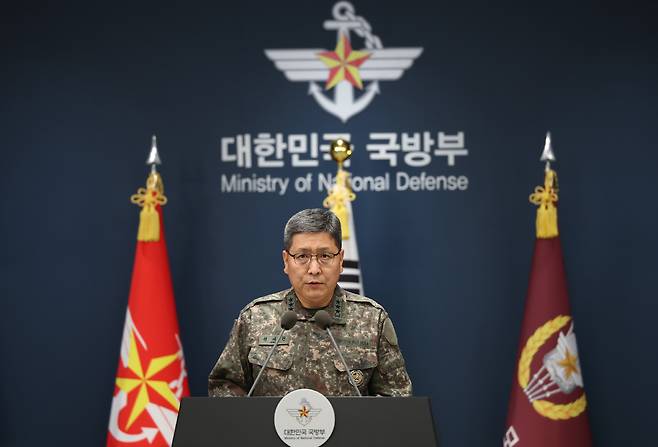 권대원 합동참모본부 차장이 5일 서울 용산구 국방부에서 비무장지대(DMZ) 지뢰 폭발 관련해 합동 현장조사 TF 최종 조사결과를 발표하고 있다. 연합뉴스