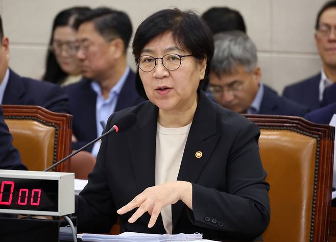 정은경 보건복지부 장관이 7일 서울 여의도 국회에서 열린 보건복지위원회의 보건복지부와 질병관리청에 대한 국정감사에서 의원 질의에 답변하고 있다. 2026.10.07. /사진= 뉴시스