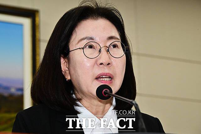 이미선 기상청장이 8일 오후 서울 여의도 국회 기후에너지환경노동위원회에서 열린 기상청에 대한 국정감사에 출석해 질의에 답변을 하고 있다. /국회=배정한 기자