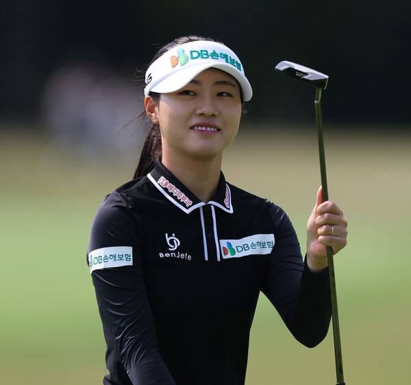 2026년 한국여자프로골프(KLPGA) 투어 '변형 스테이블포드 방식'의 HJ중공업·동부건설 챔피언십에 출전한 한아름 프로가 2라운드에서 경기하는 모습이다. 사진제공=KLPGA (사진을 무단으로 사용하지 마십시오.)