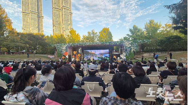 한글날인 9일 서울 성동구 서울숲에서 자립준비청년들이 직접 기획과 운영에 참여한 '고밍아웃' 행사가 진행 중이다. 주보배 기자