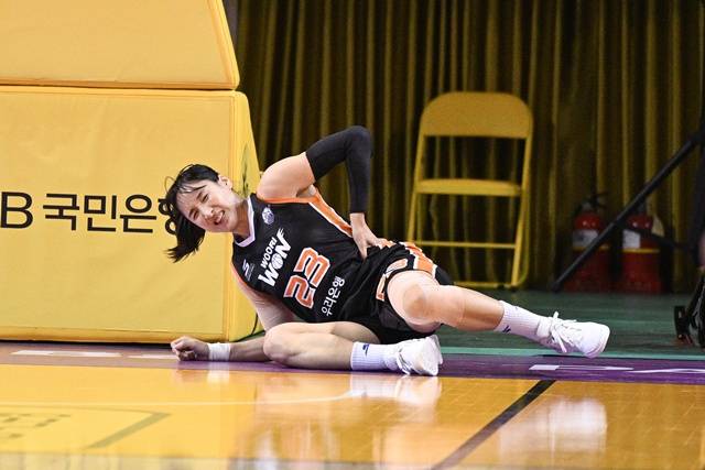결승 도중 통증을 입은 김단비. /사진=WKBL 제공