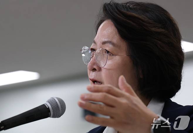 추미애 경기도지사가 13일 경기 수원시 영통구 경기도청에서 열린 국회 행정안전위원회의 경기도에 대한 국정감사에서 의원 질의에 답하고 있다. 2026.10.13 ⓒ 뉴스1 김영운 기자