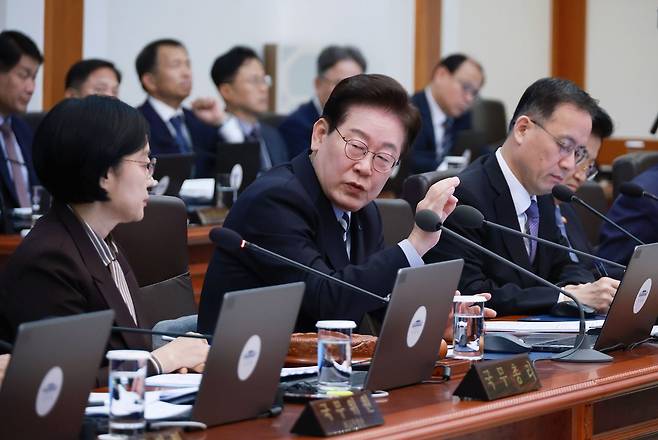이재명 대통령이 13일 청와대에서 열린 국무회의에서 발언하고 있다. 연합뉴스