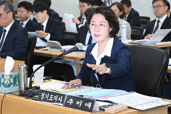 13일 수원시 경기도청에서 열린 ‘2026년도 국회 행정안전위원회 국정감사’에서 추미애 경기도지사가 질의답변을 하고 있다. 2026.10.13 /최은성기자 ces7198@kyeongin.com
