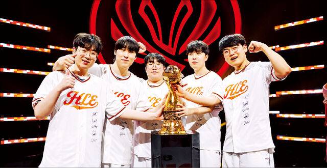 지난 6~7월 대전에서 열린 가장 최근 국제대회 ‘미드 시즌 인비테이셔널(MSI)’에서 우승한 한화생명e스포츠 선수단. 라이엇 게임즈 제공
