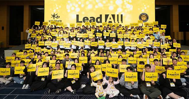 KB가 14일 청주 엔포드호텔 그랜드볼룸에서 ‘2026-2027시즌 KB스타즈 출정식 & 패밀리 디너파티’를 성료했다. 사진 | 청주 KB