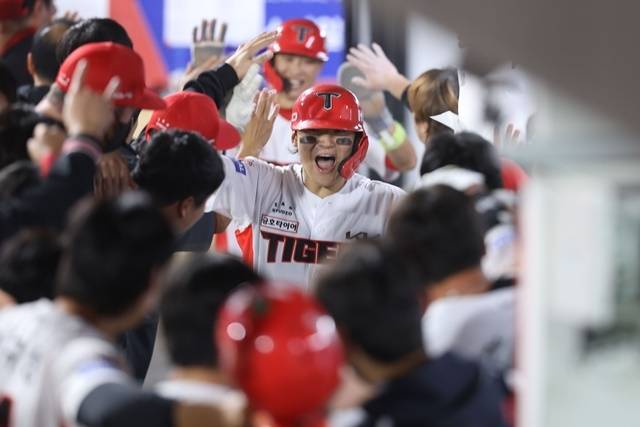 KIA 김도영이 12일 광주 LG전에서 결승포를 친 뒤 기뻐하고 있다. 사진=KIA 제공