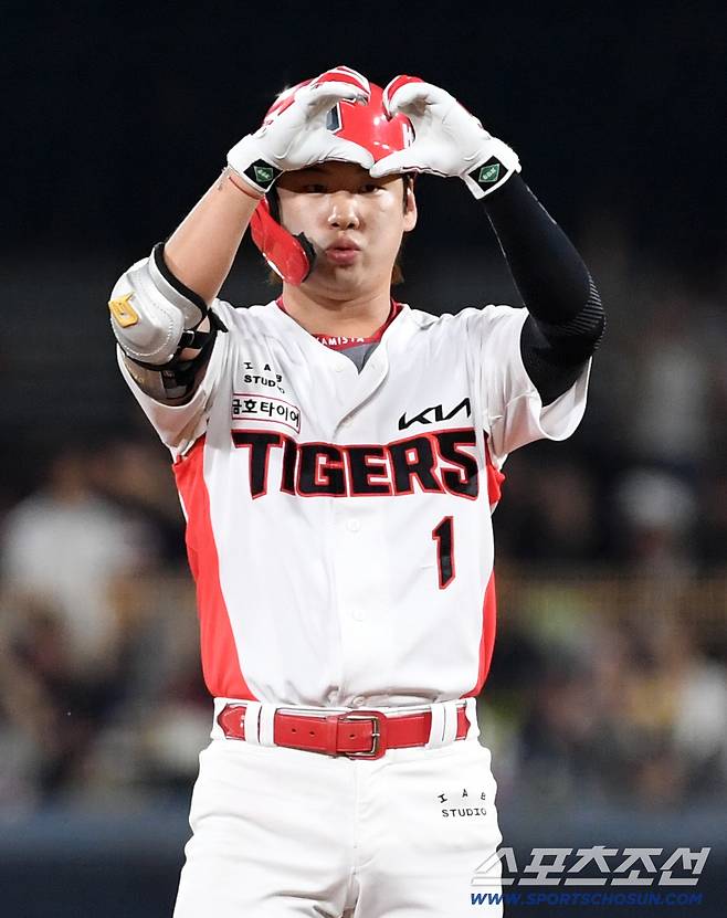 12일 광주 기아챔피언스필드에서 열린 KIA와 LG의 경기. 5회말 1사 KIA 박정우가 안타를 날린 뒤 환호하고 있다. 광주=박재만 기자 pjm@sportschosun.com/2026.10.12/