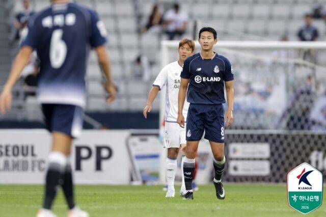 김현이 지난달 12일 목동종합운동장에서 열린 수원 삼성과의 홈 경기에 출전하고 있다./프로축구연맹 제공