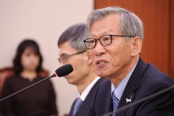 답변하는 유홍준 국립중앙박물관장. 연합뉴스