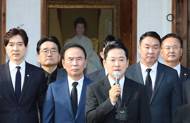 10월5일 장동혁 국민의힘 대표가 박정희 전 대통령의 배우자인 고 육영수 여사의 충북 옥천 생가를 방문했다.ⓒ연합뉴스
