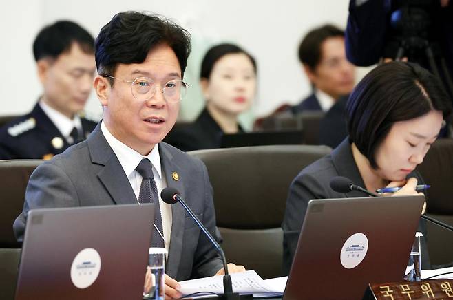김영훈 고용노동부 장관이 20일 청와대에서 열린 국무회의에서 발언하고 있다. 뉴시스