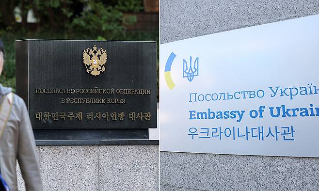 북한군 포로 송환 공개 문제로 한국과 우크라이나 갈등이 깊어지는 가운데 정부가 러시아와의 관계 개선 의지를 표현하는 메시지를 내고 있어 주목된다. 사진은 서울 중구 주한 러시아대사관 표지석(왼쪽)과 용산구 주한 우크라이나대사관 현판. 남정탁 기자