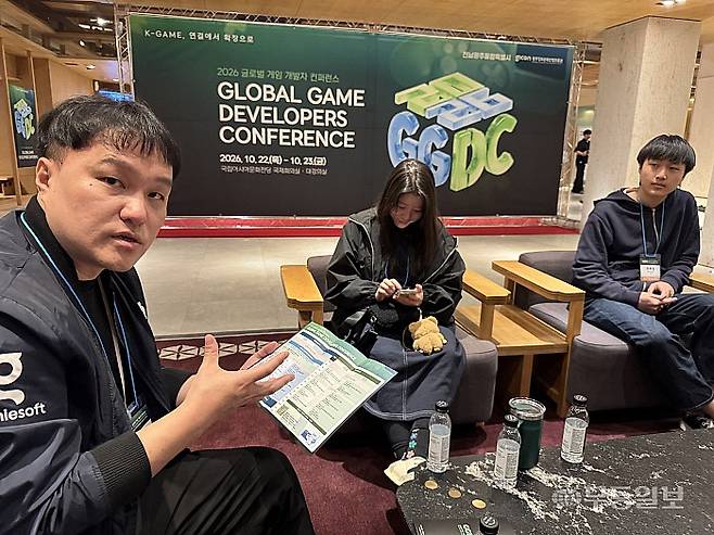 22일 오전 전남광주통합특별시 동구 국립아시아문화전당(ACC)에서 열린 ‘2026 글로벌 게임 개발자 컨퍼런스(GGDC)’에서 만난 최봉문(40) ㈜지니소프트 이사가 인공지능(AI) 발전으로 인해 변화된 게임 산업에 대해 설명하고 있다. 박찬 기자