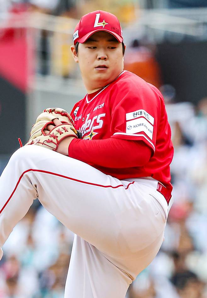 SSG 이로운이 3일 창원NC파크에서 열린 2026 KBO리그 NC전에 선발 등판해 역투하고 있다. 사진 | SSG 랜더스