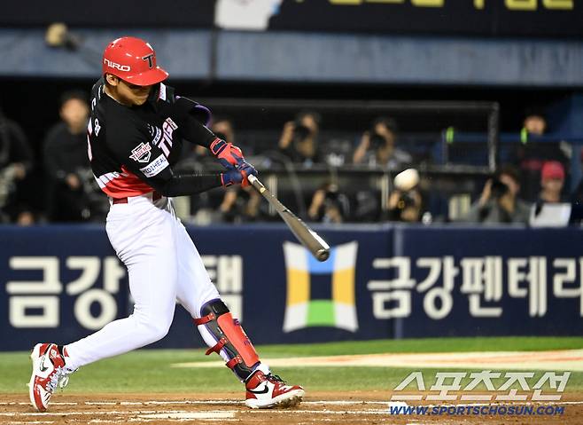 20일 잠실야구장에서 열린 KIA와 LG의 준플레이오프 3차전. 2회초 1사 만루 김도영이 만루홈런을 치고 있다. 잠실=허상욱 기자wook@sportschosun.com/2026.10.20/