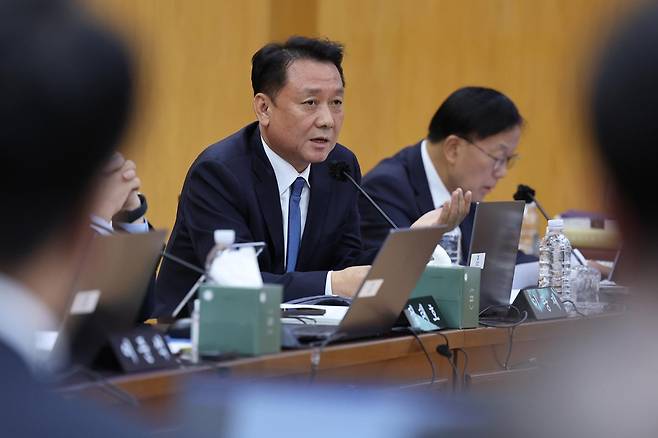 지난 16일 한국은행 대구경북본부에서 열린 국회 재경위 국정감사에서 발언하는 이광재 의원. 대구=뉴스1