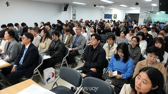 이날 예배에는 '평신도 교회'를 지향하는 작은 교회 교인 100여 명이 참석했다. 뉴스앤조이 나수진