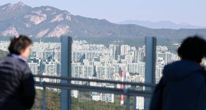 27일 서울 강북구 북서울꿈의숲 전망대에서 바라본 강북권 아파트. 뉴시스